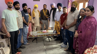 Jalandhar Bypoll: ਕਾਂਗਰਸ, ਅਕਾਲੀ ਦਲ ਅਤੇ ਭਾਜਪਾ ਨੂੰ ਝਟਕਾ, AAP ‘ਚ ਸ਼ਾਮਲ ਹੋਏ ਕਈ ਪਿੰਡਾਂ ਦੇ ਮੌਜੂਦਾ ਅਤੇ ਸਾਬਕਾ ਸਰਪੰਚ Jalandhar Bypoll: ਕਾਂਗਰਸ, ਅਕਾਲੀ ਦਲ ਅਤੇ ਭਾਜਪਾ ਨੂੰ ਝਟਕਾ, AAP ‘ਚ ਸ਼ਾਮਲ ਹੋਏ ਕਈ ਪਿੰਡਾਂ ਦੇ ਮੌਜੂਦਾ ਅਤੇ ਸਾਬਕਾ ਸਰਪੰਚ