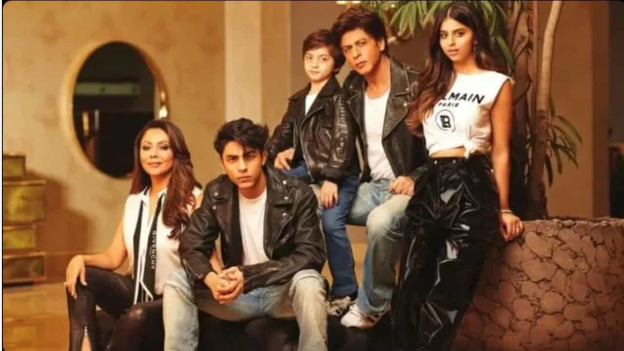 ਸੋਸ਼ਲ ਮੀਡੀਆ ਤੇ ਧਮਾਲ ਮਚਾ ਰਹੀ ਪਰਿਵਾਰ ਨਾਲ Shah Rukh Khan ਦੀਆਂ Unseen ਤਸਵੀਰਾਂ, ਫੈਂਸ ਨੇ ਕਿਹਾ, ਸਾਡੀ ਪਠਾਨ ਫੈਮਿਲੀ