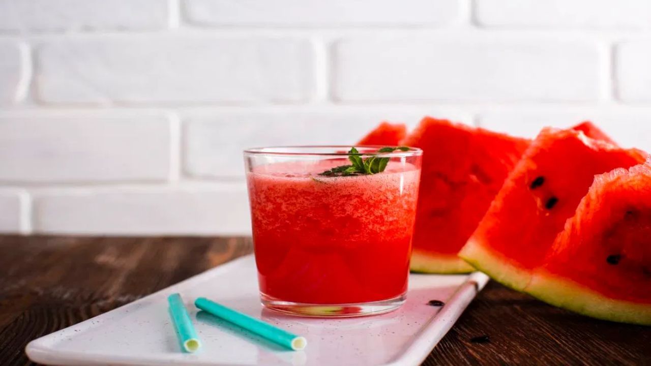 Summer Drinks: ਲੂ ਜਾਂ ਗਰਮੀ ਬੱਚਿਆਂ ਨੂੰ ਨਹੀਂ ਛੂਹ ਸਕੇਗੀ, ਬਸ ਇਨ੍ਹਾਂ ਘਰੇਲੂ ਚੀਜ਼ਾਂ ਨੂੰ ਰੋਜ਼ਾਨਾ ਪੀਣ ਲਈ ਦਿਓ Summer Drinks: ਲੂ ਜਾਂ ਗਰਮੀ ਬੱਚਿਆਂ ਨੂੰ ਨਹੀਂ ਛੂਹ ਸਕੇਗੀ, ਬਸ ਇਨ੍ਹਾਂ ਘਰੇਲੂ ਚੀਜ਼ਾਂ ਨੂੰ ਰੋਜ਼ਾਨਾ ਪੀਣ ਲਈ ਦਿਓ