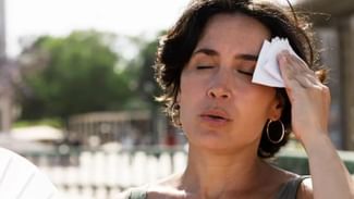 Heat Stroke: ਗਰਮੀਆਂ ‘ਚ ਹੀਟ ਸਟ੍ਰੋਕ ਦਾ ਸਭ ਤੋਂ ਵੱਧ ਖਤਰਾ, ਜਾਣੋ ਇਸ ਤੋਂ ਕਿਵੇਂ ਕਰਨਾ ਹੈ ਬਚਾਅ Heat Stroke: ਗਰਮੀਆਂ ‘ਚ ਹੀਟ ਸਟ੍ਰੋਕ ਦਾ ਸਭ ਤੋਂ ਵੱਧ ਖਤਰਾ, ਜਾਣੋ ਇਸ ਤੋਂ ਕਿਵੇਂ ਕਰਨਾ ਹੈ ਬਚਾਅ