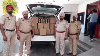 Liquor Recovered: ਫਗਵਾੜਾ ‘ਚ ਪੁਲਿਸ ਨੇ ਜ਼ਬਤ ਕੀਤੀ ਨਜਾਇਜ ਸ਼ਰਾਬ ਨਾਲ ਭਰੀ ਗੱਡੀ, ਮੁਲਜਮ ਫਰਾਰ Liquor Recovered: ਫਗਵਾੜਾ ‘ਚ ਪੁਲਿਸ ਨੇ ਜ਼ਬਤ ਕੀਤੀ ਨਜਾਇਜ ਸ਼ਰਾਬ ਨਾਲ ਭਰੀ ਗੱਡੀ, ਮੁਲਜਮ ਫਰਾਰ