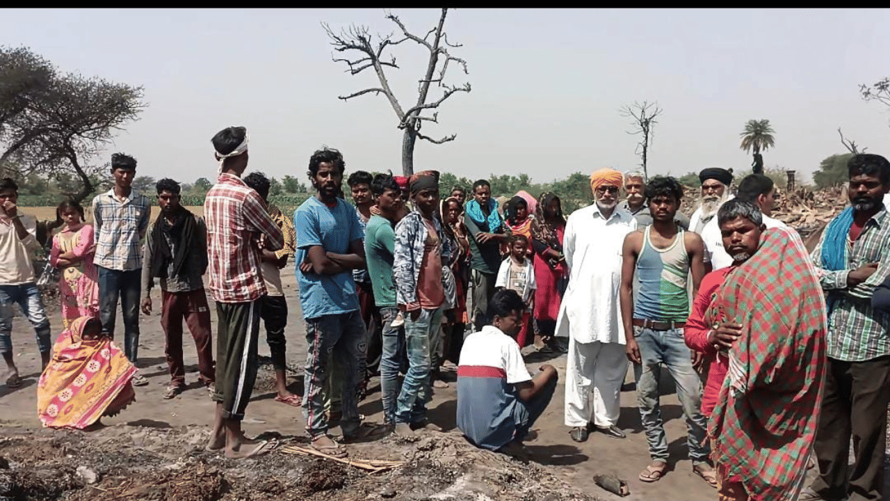 SBS Nagar Fire: ਨਵਾਂਸ਼ਹਿਰ 'ਚ ਅੱਗ ਲੱਗਣ ਨਾਲ 8 ਸਾਲਾ ਬੱਚੀ ਅਤੇ ਕਈ ਜਾਨਵਰ ਜਿੰਦਾ ਸੜੇ, 30 ਝੁੱਗੀਆਂ ਸੜ ਕੇ ਸੁਆਹ SBS Nagar Fire: ਨਵਾਂਸ਼ਹਿਰ 'ਚ ਅੱਗ ਲੱਗਣ ਨਾਲ 8 ਸਾਲਾ ਬੱਚੀ ਅਤੇ ਕਈ ਜਾਨਵਰ ਜਿੰਦਾ ਸੜੇ, 30 ਝੁੱਗੀਆਂ ਸੜ ਕੇ ਸੁਆਹ