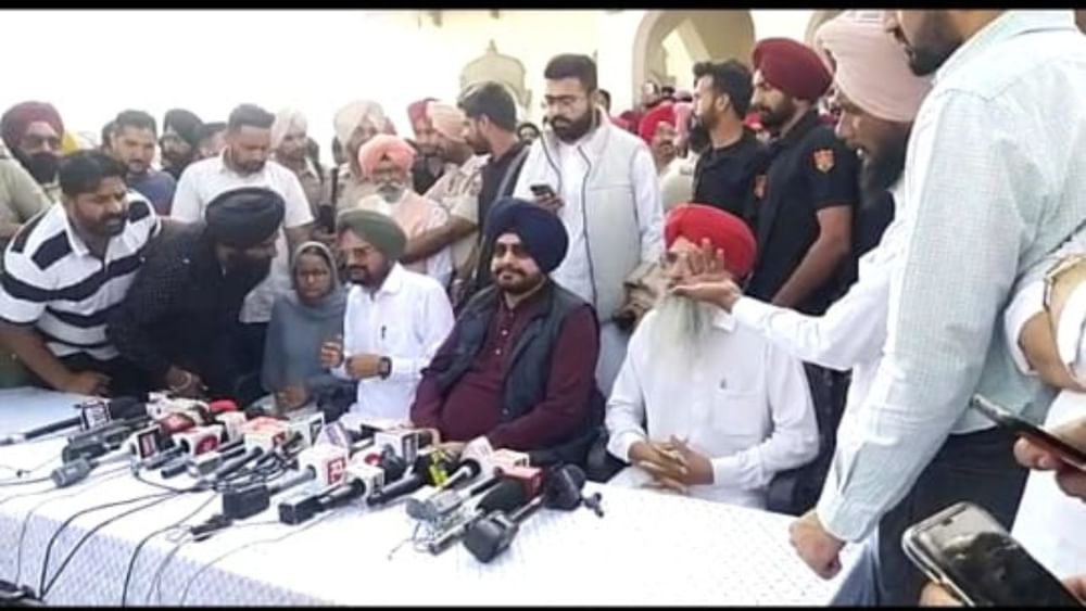 ਸਿੱਧੂ ਨੇ ਕਿਹਾ ਕਿ ਸਰਕਾਰ ਵੱਲੋਂ ਸਿੱਧੂ ਮੂਸੇਵਾਲਾ ਦੀ ਸੁਰੱਖਿਆ ਵਾਪਿਸ ਲਏ ਜਾਣ ਦੇ ਫੈਸਲੇ ਨੂੰ ਸੋਸ਼ਲ ਮੀਡੀਆ ਤੇ ਵਾਇਰਲ ਕੀਤਾ ਗਿਆ ਜਿਸ ਤੋਂ ਬਾਅਦ ਉਨ੍ਹਾਂ ਦਾ ਕਤਲ ਹੋਇਆ। ਨਵਜੋਤ ਸਿੱਧੂ ਨੇ ਕਿਹਾ ਕਿ ਉਨ੍ਹਾਂ ਨੂੰ ਕਿਸੇ ਕੁਰਸੀ ਦੀ ਲਾਲਸਾ ਨਹੀਂ ਹੈ। ਉਹ ਸਿਰਫ ਪੰਜਾਬ ਦੇ ਹੱਕਾਂ ਦੀ ਗੱਲ ਕਰਦੇ ਹਨ ਅਤੇ ਅੱਗੇ ਵੀ ਕਰਦੇ ਰਹਿਣਗੇ।