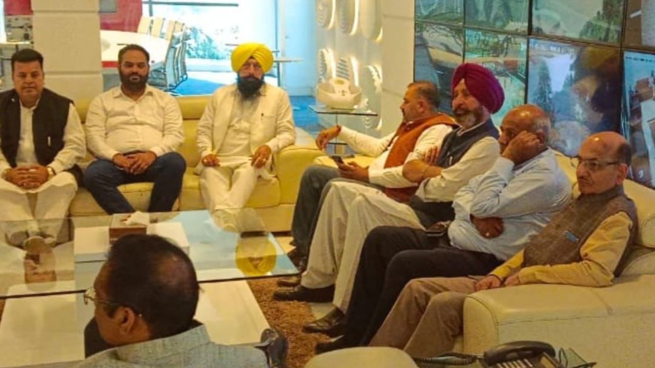 Jalandhar Bypoll: ਸਾਬਕਾ ਵਿਧਾਇਕ ਸੁਸ਼ੀਲ ਰਿੰਕੂ ਨੂੰ ਕਾਂਗਰਸ ਨੇ ਵਿਖਾਇਆ ਬਾਹਰ ਦਾ ਰਾਹ, AAP ‘ਚ ਹੋਏ ਸ਼ਾਮਲ Jalandhar Bypoll: ਸਾਬਕਾ ਵਿਧਾਇਕ ਸੁਸ਼ੀਲ ਰਿੰਕੂ ਨੂੰ ਕਾਂਗਰਸ ਨੇ ਵਿਖਾਇਆ ਬਾਹਰ ਦਾ ਰਾਹ, AAP ‘ਚ ਹੋਏ ਸ਼ਾਮਲ