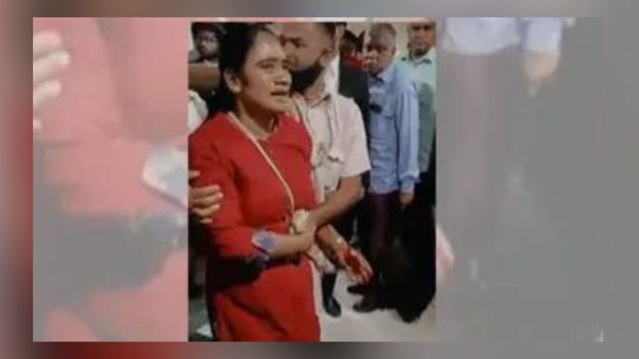 Firing in Saket Court: ਦਿੱਲੀ ਦੇ ਸਾਕੇਤ ਕੋਰਟ ‘ਚ ਗੋਲੀਬਾਰੀ, ਮਹਿਲਾ ਦੇ ਪਤੀ ਨੇ ਮਾਰੀ ਗੋਲੀ Firing in Saket Court: ਦਿੱਲੀ ਦੇ ਸਾਕੇਤ ਕੋਰਟ ‘ਚ ਗੋਲੀਬਾਰੀ, ਮਹਿਲਾ ਦੇ ਪਤੀ ਨੇ ਮਾਰੀ ਗੋਲੀ