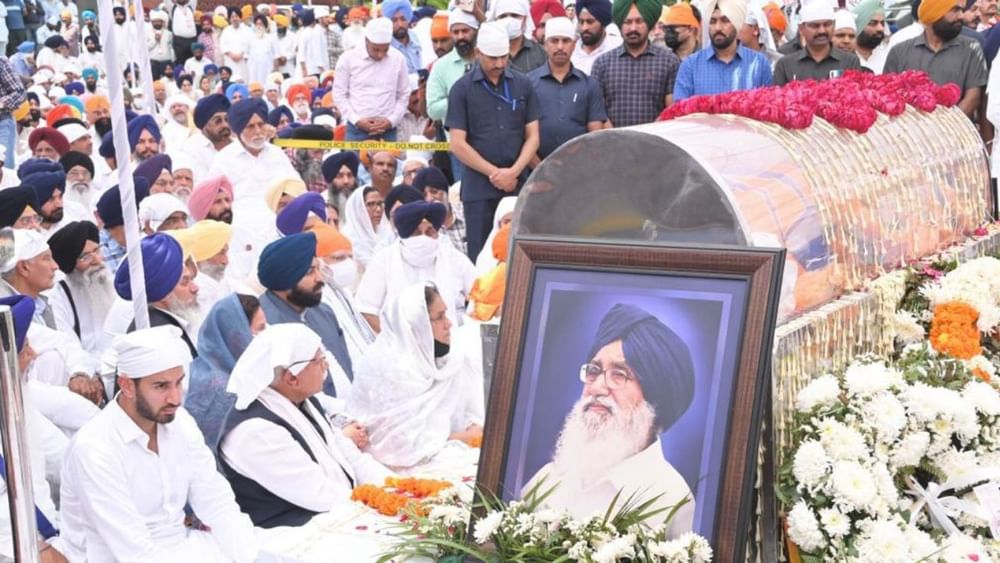 ਸਿਆਸਤ ਦੇ ਬਾਬਾ ਬੋਹੜ ਸਰਦਾਰ ਪ੍ਰਕਾਸ਼ ਸਿੰਘ ਸਿੰਘ ਦੇ ਦੇਹਾਂਤ ਤੋਂ ਬਾਅਦ ਪ੍ਰਧਾਨ ਮੰਤਰੀ ਨੇ ਟਵੀਟ ਕਰ ਦੁੱਖ ਸਾਂਝਾ ਕੀਤਾ ਸੀ। ਉਨ੍ਹਾਂ ਨੇ ਕਿਹਾ ਕਿ ਪ੍ਰਕਾਸ਼ ਸਿੰਘ ਬਾਦਲ ਹੋਰਾਂ ਦੇ ਦੇਹਾਂਤ ਤੋਂ ਬਾਅਦ ਮੈਨੂੰ ਨਿਜੀ ਘਾਟਾ ਹੋਇਆ ਹੈ।