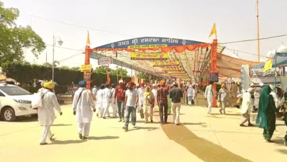 ਗੁਰੂਦੁਆਰਾ ਸਾਹਿਬ ਵਿੱਖੇ ਰੱਖੇ ਗਏ ਧਾਰਮਿਕ ਪ੍ਰੋਗਰਾਮਾਂ ਵਿੱਚ ਸ੍ਰੀ ਅਕਾਲ ਤਖ਼ਤ ਸਾਹਿਬ ਦੇ ਕਾਰਜਕਾਰੀ ਜਥੇਦਾਰ, ਪੰਜ ਪਿਆਰੇ ਅਤੇ ਸ੍ਰੋਮਣੀ ਗੁਰਦੁਆਰਾ ਪ੍ਰਬੰਧਕ ਕਮੇਟੀ ਦੇ ਸਾਰੇ ਉੱਘੇ ਸਿੰਘ ਸਾਹਿਬਾਨ ਮੌਜੂਦ ਰਹੇ। ਖਾਲਸਾ ਦੇ ਸਾਜਨਾ ਦਿਵਸ ਦੇ ਪਵਿੱਤਰ ਮੌਕੇ ਤੇ ਗੁਰੂਦੁਆਰਾ ਸਾਹਿਬ ਵਿੱਚ ਅਖੰਡ ਪਾਠਾਂ ਦੇ ਭੋਗ ਪਾਏ ਗਏ।
