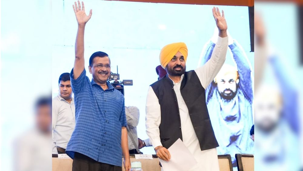 ਮੁਫ਼ਤ ਵਿੱਚ ਯੋਗ ਸਿਖਲਾਈ ਲੈਣ ਲਈ ਟੋਲ ਫਰੀ ਨੰਬਰ 76694-00500 ਜਾਂ https://cmdiyogshala.punjab.gov.in ਉਤੇ ਲਾਗਇਨ ਕਰ ਸਕਦੇ ਹਨ। ਉਨ੍ਹਾਂ ਨੇ ਮੀਲ ਦਾ ਪੱਥਰ ਸਾਬਤ ਹੋਣ ਵਾਲੇ ਇਸ ਕਦਮ ਨੂੰ ਸਿਹਤਮੰਦ ਤੇ ਖ਼ੁਸ਼ਹਾਲ ਪੰਜਾਬ ਦੀ ਸਿਰਜਣਾ ਲਈ ਲੋਕ ਲਹਿਰ ਪੈਦਾ ਕਰਨ ਦਾ ਸਬੱਬ ਦੱਸਿਆ।