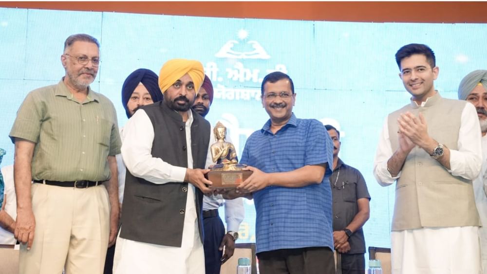 ਆਪਣੇ ਸੰਬੋਧਨ ਵਿੱਚ ਦਿੱਲੀ ਦੇ ਮੁੱਖ ਮੰਤਰੀ ਨੇ ਸੂਬਾ ਸਰਕਾਰ ਦੀ ਤਾਰੀਫ ਕਰਦਿਆਂ ਕਿਹਾ ਕਿ ਯੋਗਸ਼ਾਲਾ ਦਾ ਇਹ ਤਜਰਬੇ ਕੌਮੀ ਰਾਜਧਾਨੀ ਵਿੱਚ ਕੀਤਾ ਗਿਆ। ਉਨ੍ਹਾਂ ਕਿਹਾ ਕਿ ਆਮ ਆਦਮੀ ਨੇ ਇਨ੍ਹਾਂ ਤਜਰਬਿਆਂ ਨੂੰ ਕਾਫ਼ੀ ਵੱਡਾ ਹੁੰਗਾਰਾ ਦਿੱਤਾ। ਅਰਵਿੰਦ ਕੇਜਰੀਵਾਲ ਨੇ ਕਿਹਾ ਕਿ ਦਿੱਲੀ ਸਰਕਾਰ ਦੀਆਂ ਲੋਕ-ਪੱਖੀ ਪਹਿਲਕਦਮੀਆਂ ਨੂੰ ਪੰਜਾਬ ਦੇ ਹੋਰ ਕਈ ਹਿੱਸਿਆਂ ਵਿੱਚ ਵੀ ਲਾਗੂ ਕੀਤਾ ਜਾਵੇਗਾ।