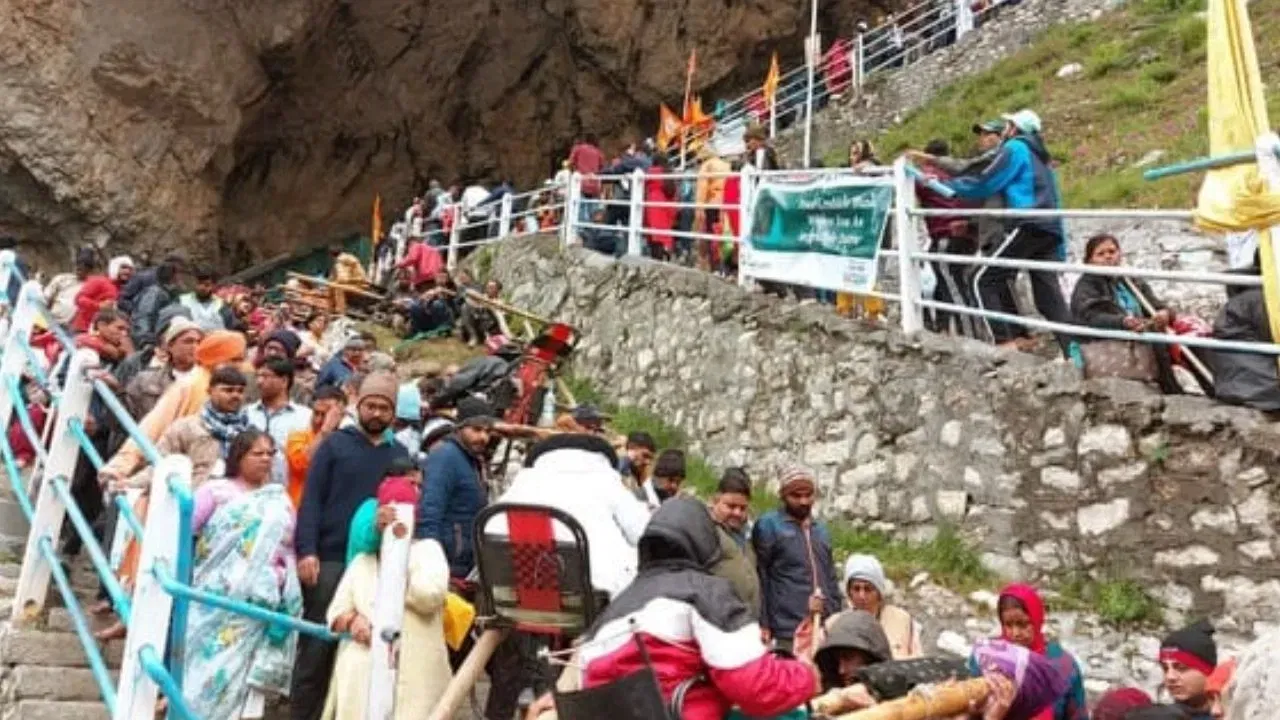 Amarnath Yatra 2025: ਹੁਣ ਤੱਕ 5 ਲੱਖ ਸ਼ਰਧਾਲੂ ਕਰ ਚੁੱਕੇ ਹਨ ਬਾਬਾ ਬਰਫਾਨੀ ਦੇ ਦਰਸ਼ਨ