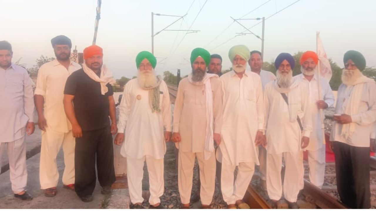 ਕਿਸਾਨ ਮਜਦੂਰ ਸੰਘਰਸ਼ ਕਮੇਟੀ ਵੱਲੋਂ 23 ਅਪ੍ਰੈਲ ਦਾ ਰੇਲ ਰੋਕੋ ਅੰਦੋਲਨ 7 ਦਿਨ ਲਈ ਮੁਲਤਵੀਂ ਕਿਸਾਨ ਮਜਦੂਰ ਸੰਘਰਸ਼ ਕਮੇਟੀ ਵੱਲੋਂ 23 ਅਪ੍ਰੈਲ ਦਾ ਰੇਲ ਰੋਕੋ ਅੰਦੋਲਨ 7 ਦਿਨ ਲਈ ਮੁਲਤਵੀਂ
