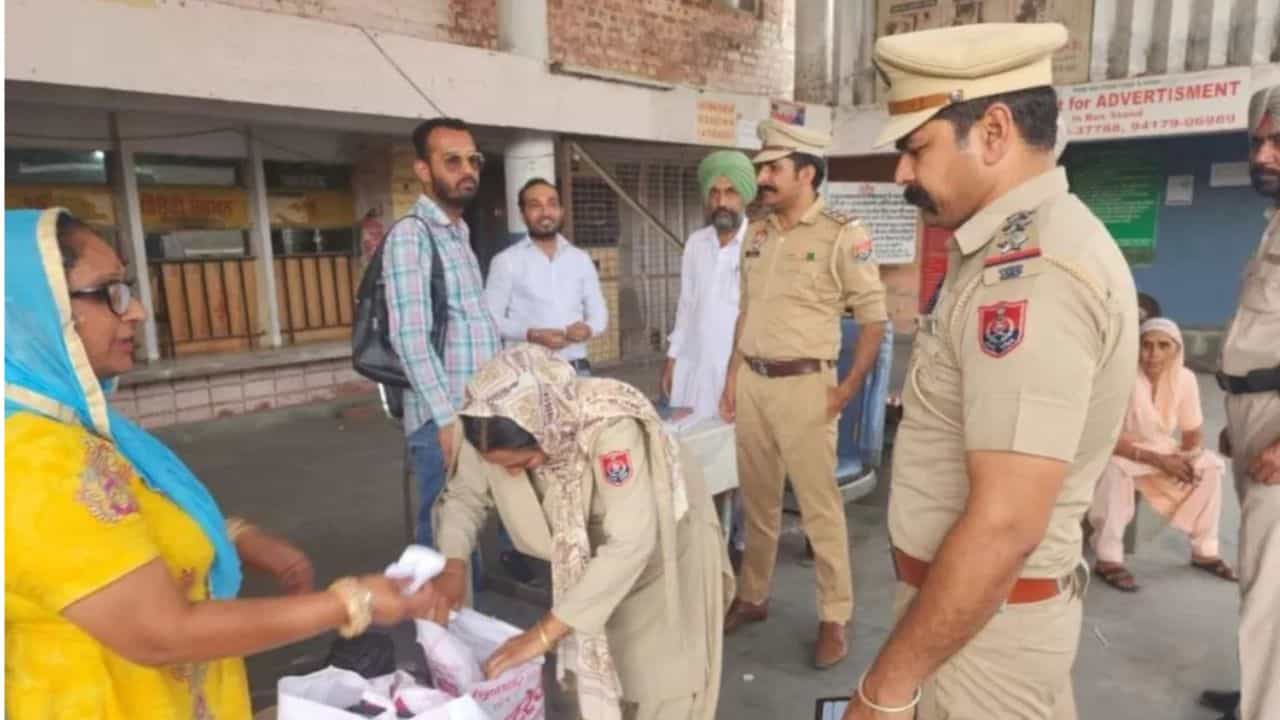 170 ਬੱਸ ਸਟੈਂਡ-132 ਰੇਲਵੇ ਸਟੇਸ਼ਨ-5500 ਜਵਾਨ ਤੇ 115 ਗ੍ਰਿਫਤਾਰ, ਪੂਰੇ ਸੂਬੇ ਚ ਇਸ ਤਰ੍ਹਾਂ Punjab Police ਨੇ ਕੀਤੀ ਸਮਾਜ ਵਿਰੋਧੀ ਅਨਸਰਾਂ ਖਿਲਾਫ ਕਾਰਵਾਈ