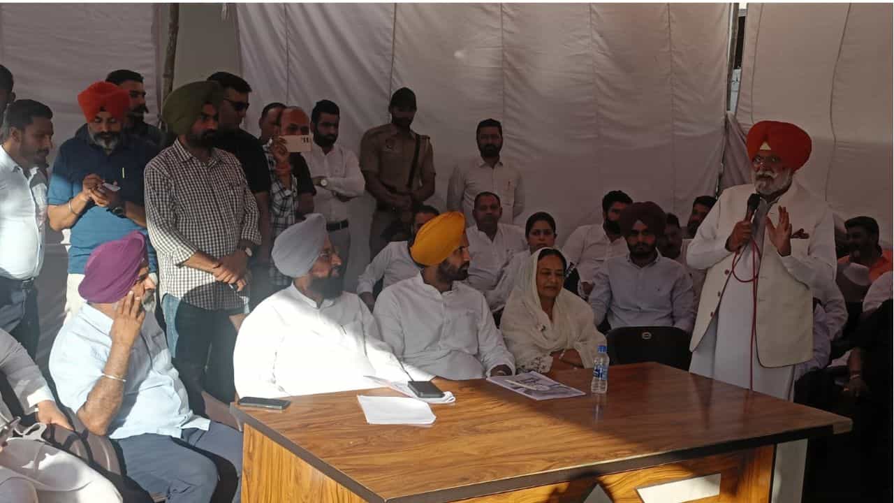 ਨਾਕਾਮੀਆਂ ਛੁਪਾਉਣ ਲਈ ਪੰਜਾਬ ਸਰਕਾਰ ਲੋਕਾਂ ਨੂੰ ਗੁੰਮਰਾਹ ਕਰ ਰਹੀ-Raja Waring ਨਾਕਾਮੀਆਂ ਛੁਪਾਉਣ ਲਈ ਪੰਜਾਬ ਸਰਕਾਰ ਲੋਕਾਂ ਨੂੰ ਗੁੰਮਰਾਹ ਕਰ ਰਹੀ-Raja Waring