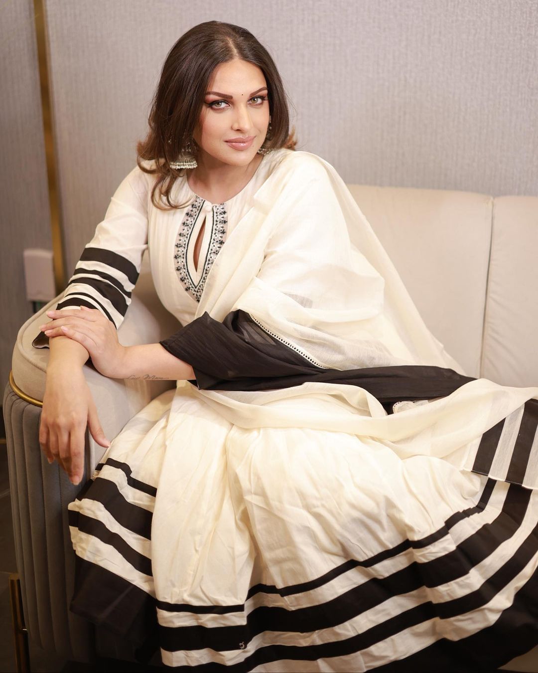 30 Ideas On How To Wear White Shalwar Kameez For Women | Designer dresses  indian, Dress indian style, Indian fashion dresses