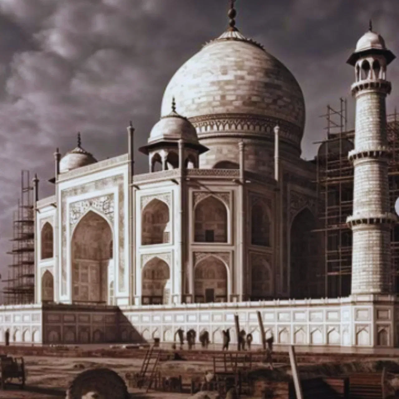 ਕ੍ਰਿਏਟਰ ਜੌਨ ਮੁਲੂਰ ਨੇ ਦੱਸਿਆ ਕਿ ਉਨ੍ਹਾਂ ਨੇ ਏਆਈ ਟੂਲ ਮਿਡਜਰਨੀ ਦੀ ਮਦਦ ਨਾਲ ਇਹ ਤਸਵੀਰਾਂ ਬਣਾਈਆਂ ਗਈਆਂ ਹਨ। ਕੁਝ ਲੋਕਾਂ ਨੇ ਹੁਣ ਜੌਨ ਮੁਲੂਰ ਨੂੰ ਪਿਰਾਮਿਡ ਦੇ ਨਿਰਮਾਣ ਦੀਆਂ ਤਸਵੀਰਾਂ ਬਣਾਉਣ ਦੀ ਅਪੀਲ ਕੀਤੀ ਹੈ। Image Source: Instagram/@jyo_john_mullor