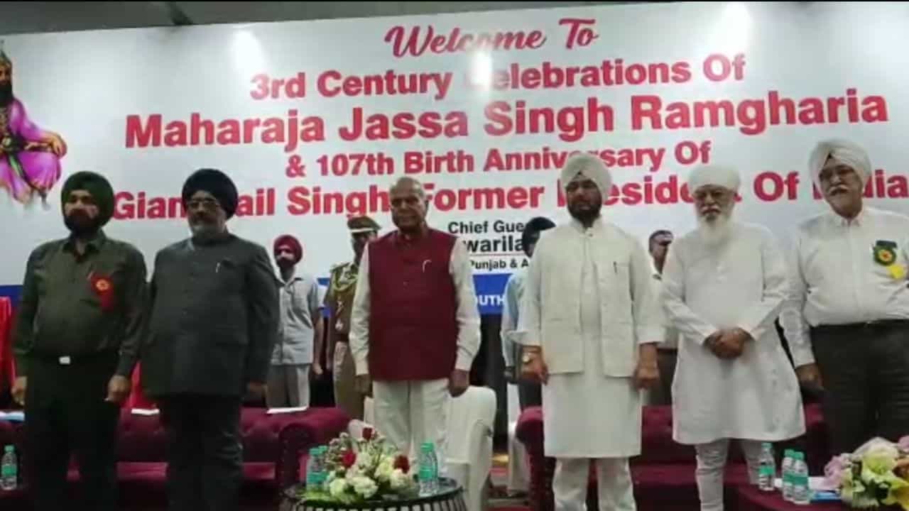 ਦੇਸ਼ ਲਈ ਕੁਰਬਾਨ ਹੋਣ ਵਾਲੇ ਹਮੇਸ਼ਾ ਰਹਿੰਦੇ ਹਨ ਯਾਦ-ਕੇਂਦਰੀ ਮੰਤਰੀ ਸ਼ੇਖਾਵਤ