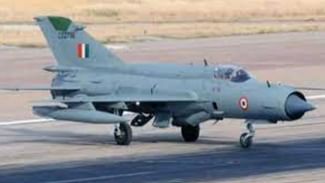 MIG-21 Crash: ਹਨੂੰਮਾਨਗੜ੍ਹ ‘ਚ ਘਰ ਦੀ ਛੱਤ ‘ਤੇ ਡਿੱਗਿਆ ਮਿਗ-21, 4 ਪਿੰਡ ਵਾਸੀਆਂ ਦੀ ਮੌਤ; ਪਾਇਲਟ ਸੁਰੱਖਿਅਤ MIG-21 Crash: ਹਨੂੰਮਾਨਗੜ੍ਹ ‘ਚ ਘਰ ਦੀ ਛੱਤ ‘ਤੇ ਡਿੱਗਿਆ ਮਿਗ-21, 4 ਪਿੰਡ ਵਾਸੀਆਂ ਦੀ ਮੌਤ; ਪਾਇਲਟ ਸੁਰੱਖਿਅਤ