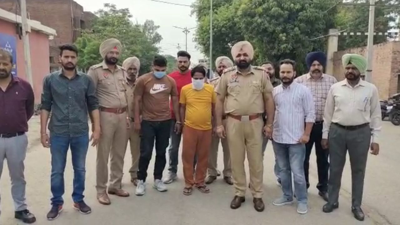 CIA Staff ਨੇ ਲਖਬੀਰ ਸਿੰਘ ਉਰਫ ਲੰਡਾ ਹਰੀਕੇ ਤੇ ਸਤਨਾਮ ਸਿੰਘ ਉਰਫ ਸੱਤਾ ਦੇ 2 ਗੁਰਗੇ ਕੀਤੇ ਕਾਬੂ CIA Staff ਨੇ ਲਖਬੀਰ ਸਿੰਘ ਉਰਫ ਲੰਡਾ ਹਰੀਕੇ ਤੇ ਸਤਨਾਮ ਸਿੰਘ ਉਰਫ ਸੱਤਾ ਦੇ 2 ਗੁਰਗੇ ਕੀਤੇ ਕਾਬੂ