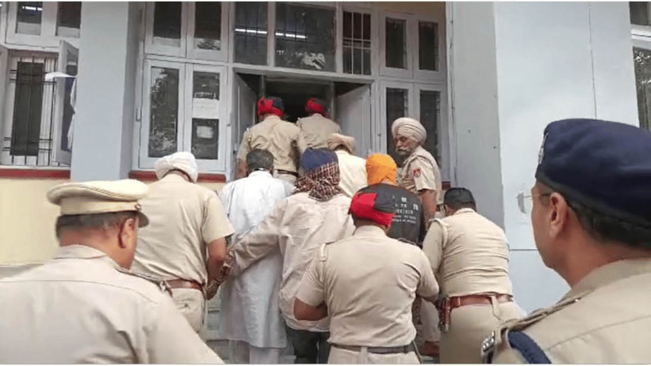 Amritsar Blast: 7 ਦਿਨ ਦੀ ਪੁਲਿਸ ਰਿਮਾਂਡ ਤੇ ਅੰਮ੍ਰਿਤਸਰ ਧਮਾਕੇ ਦੇ ਸਾਰੇ ਮੁਲਜ਼ਮ, ਦੋ ਮੁਲਜ਼ਮਾਂ ਦੇ ਪਰਿਵਾਰਾਂ ਨੇ ਪੁਲਿਸ ਤੇ ਲਾਏ ਵੱਡੇ ਦੋਸ਼