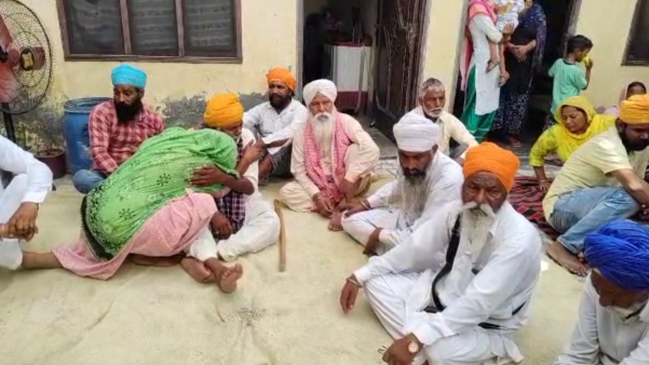 Murder: ਅੰਮ੍ਰਿਤਸਰ ਦੇ ਰਾਮਪੁਰਾ ਪਿੰਡ ਤੋਂ ਅਗਵਾ ਹੋਈ ਬੱਚੀ ਦੀ ਦੇਰ ਰਾਤ ਮਿਲੀ ਲਾਸ਼, ਮਤਰੇਈ ਮਾਂ ਨੇ ਕੀਤਾ ਕਤਲ Murder: ਅੰਮ੍ਰਿਤਸਰ ਦੇ ਰਾਮਪੁਰਾ ਪਿੰਡ ਤੋਂ ਅਗਵਾ ਹੋਈ ਬੱਚੀ ਦੀ ਦੇਰ ਰਾਤ ਮਿਲੀ ਲਾਸ਼, ਮਤਰੇਈ ਮਾਂ ਨੇ ਕੀਤਾ ਕਤਲ