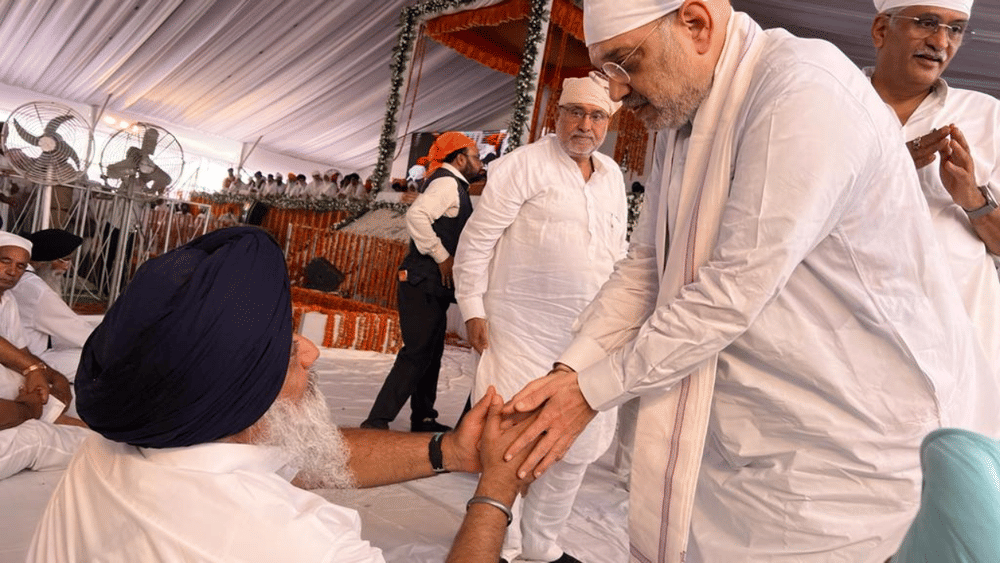 ਕੇਂਦਰੀ ਗ੍ਰਹਿ ਮੰਤਰੀ ਅਮਿਤ ਸ਼ਾਹ ਨੇ ਸੁਖਬੀਰ ਸਿੰਘ ਬਾਦਲ ਨੂੰ ਹੌਂਸਲਾ ਦਿੰਦਿਆਂ ਕਿਹਾ ਕਿ ਪਿਤਾ ਦੀ ਵਿਰਾਸਤ ਨੂੰ ਅੱਗੇ ਲੈ ਜਾਉਣ ਦੀ ਜਿੰਮੇਦਾਰ ਹੁਣ ਉਨ੍ਹਾਂ ਦੇ ਸਿਰ ਤੇ ਹੈ। ਉਨ੍ਹਾਂ ਨੇ ਸੁਖਬੀਰ ਬਾਦਲ ਨਾਲ ਪਿਤਾ ਦਾ ਗਮ ਸਾਂਝਾ ਕੀਤਾ।