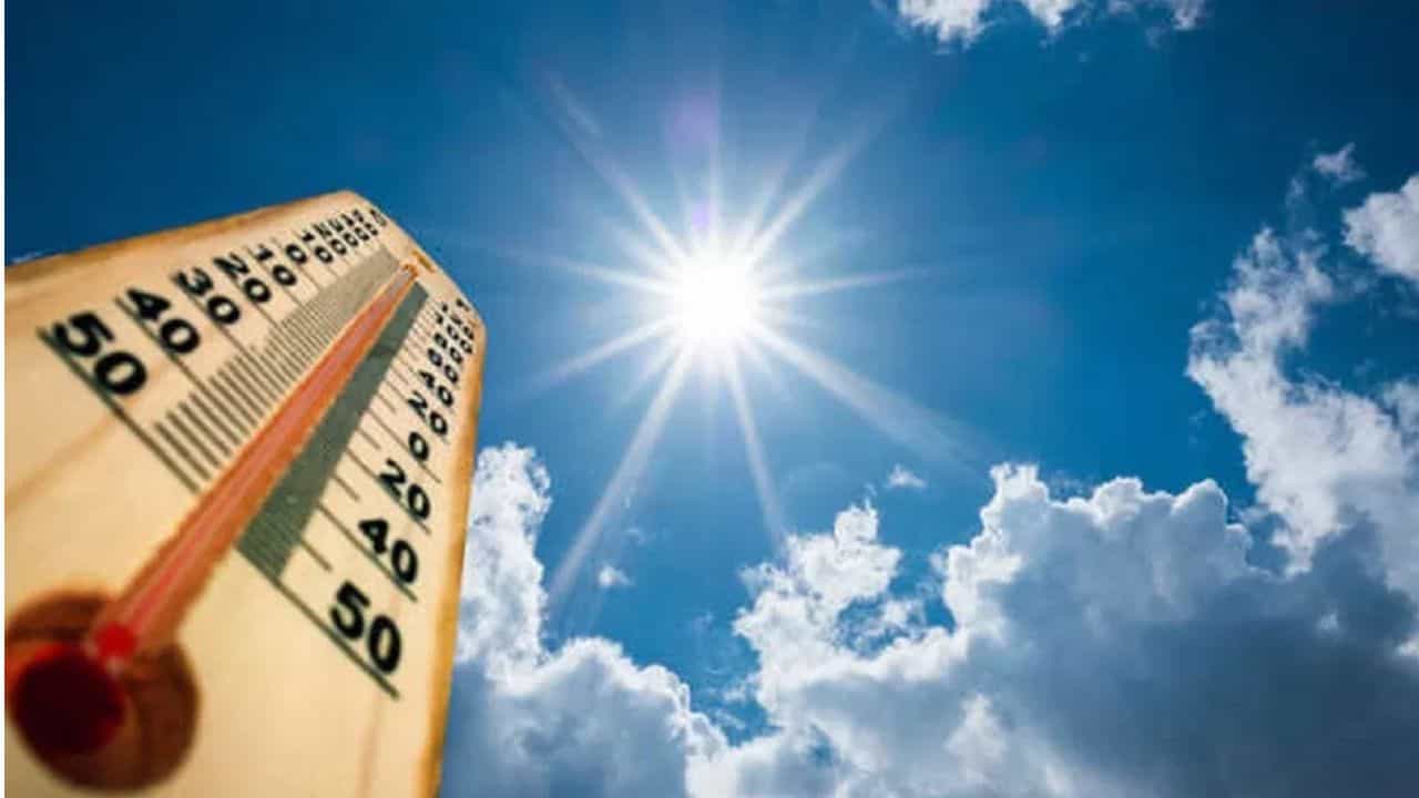 Rising heat in Punjab: ਪੰਜਾਬ ਚ ਵੱਧ ਰਹੀ ਗਰਮੀ, 40 ਡਿਗਰੀ ਦੇ ਕਰੀਬ ਪਹੁੰਚਿਆ ਤਾਪਮਾਨ, ਆਉਣ ਵਾਲੇ ਦਿਨਾਂ ਚ ਹੋ ਸਕਦੀ ਹੈ ਬਰਸਾਤ