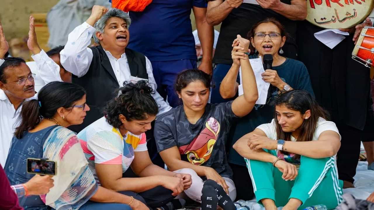 Wrestlers Protest: ਪ੍ਰਦਰਸ਼ਨਕਾਰੀ ਪਹਿਲਵਾਨਾਂ ਨੇ ਸਮ੍ਰਿਤੀ ਇਰਾਨੀ, ਨਿਰਮਲਾ ਸੀਤਾਰਮਣ ਸਣੇ 41 ਮਹਿਲਾ ਸਾਂਸਦਾਂ ਨੂੰ ਲਿਖਿਆ ਪੱਤਰ