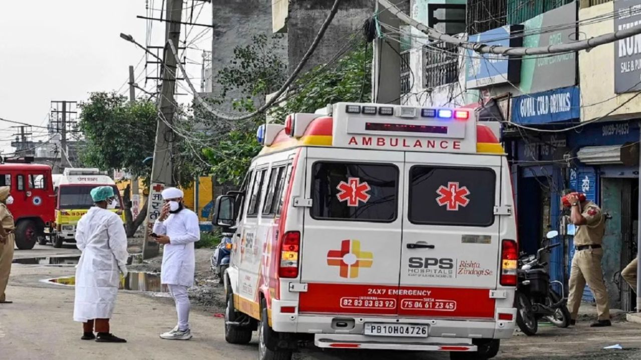 Ludhiana Gas Leak Incident: ਮ੍ਰਿਤਕਾਂ ਦੇ ਪਰਿਵਾਰਾਂ ਨੂੰ ਮਿਲਣਗੇ 18-18 ਲੱਖ, ਪੰਜਾਬ ਸਰਕਾਰ ਨੇ ਜਾਰੀ ਕੀਤੀ ਰਾਸ਼ੀ Ludhiana Gas Leak Incident: ਮ੍ਰਿਤਕਾਂ ਦੇ ਪਰਿਵਾਰਾਂ ਨੂੰ ਮਿਲਣਗੇ 18-18 ਲੱਖ, ਪੰਜਾਬ ਸਰਕਾਰ ਨੇ ਜਾਰੀ ਕੀਤੀ ਰਾਸ਼ੀ