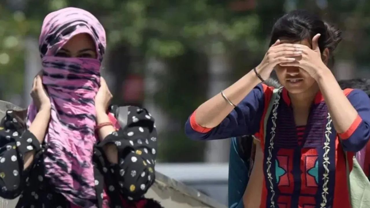 Heat relief: ਗਰਮੀ ਤੋਂ ਮਿਲੀ ਰਾਹਤ, ਪੰਜਾਬ ‘ਚ ਬਰਸਾਤ ਦੇ ਨਾਲ ਗੜ੍ਹੇਮਾਰੀ, ਪੰਜ ਦਿਨ ਲੂ ਨਹੀਂ ਚੱਲੇਗੀ Heat relief: ਗਰਮੀ ਤੋਂ ਮਿਲੀ ਰਾਹਤ, ਪੰਜਾਬ ‘ਚ ਬਰਸਾਤ ਦੇ ਨਾਲ ਗੜ੍ਹੇਮਾਰੀ, ਪੰਜ ਦਿਨ ਲੂ ਨਹੀਂ ਚੱਲੇਗੀ