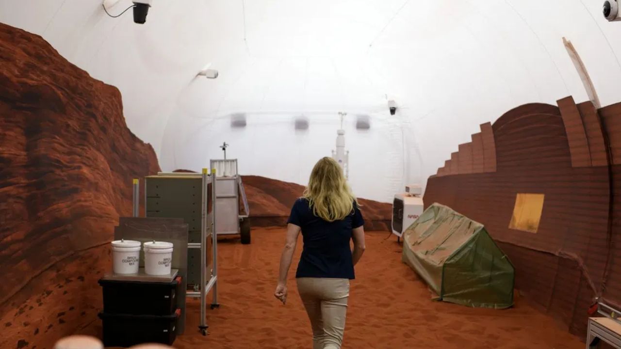 Life on Mars: ਮੰਗਲ ਗ੍ਰਹਿ ‘ਤੇ ਟਿਕਾਣਾ ਬਣਾਏਗਾ ਇਨਸਾਨ, ਘਰ ਬਣਨ ਤੋਂ ਪਹਿਲਾਂ ਲਾਲ ਗ੍ਰਹਿ ‘ਤੇ ਇੱਕ ਸਾਲ ਬਿਤਾਏਗੀ ਇਹ ਸਾਈਂਟਿਸਟ Life on Mars: ਮੰਗਲ ਗ੍ਰਹਿ ‘ਤੇ ਟਿਕਾਣਾ ਬਣਾਏਗਾ ਇਨਸਾਨ, ਘਰ ਬਣਨ ਤੋਂ ਪਹਿਲਾਂ ਲਾਲ ਗ੍ਰਹਿ ‘ਤੇ ਇੱਕ ਸਾਲ ਬਿਤਾਏਗੀ ਇਹ ਸਾਈਂਟਿਸਟ