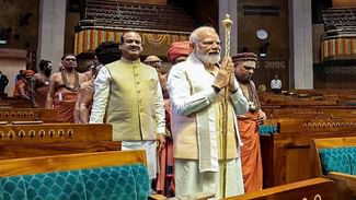 Politics on Sengol : ਤਾਮਿਲਨਾਡੂ ‘ਤੇ ਨਜ਼ਰ, ਸੇਂਗੋਲ ਦੇ ਨਾਂਅ ‘ਤੇ ਬੀਜੇਪੀ ਨੇ 2024 ਲਈ ਬਣਾਇਆ ‘ਮਾਸਟਰ ਪਲਾਨ’? Politics on Sengol : ਤਾਮਿਲਨਾਡੂ ‘ਤੇ ਨਜ਼ਰ, ਸੇਂਗੋਲ ਦੇ ਨਾਂਅ ‘ਤੇ ਬੀਜੇਪੀ ਨੇ 2024 ਲਈ ਬਣਾਇਆ ‘ਮਾਸਟਰ ਪਲਾਨ’?
