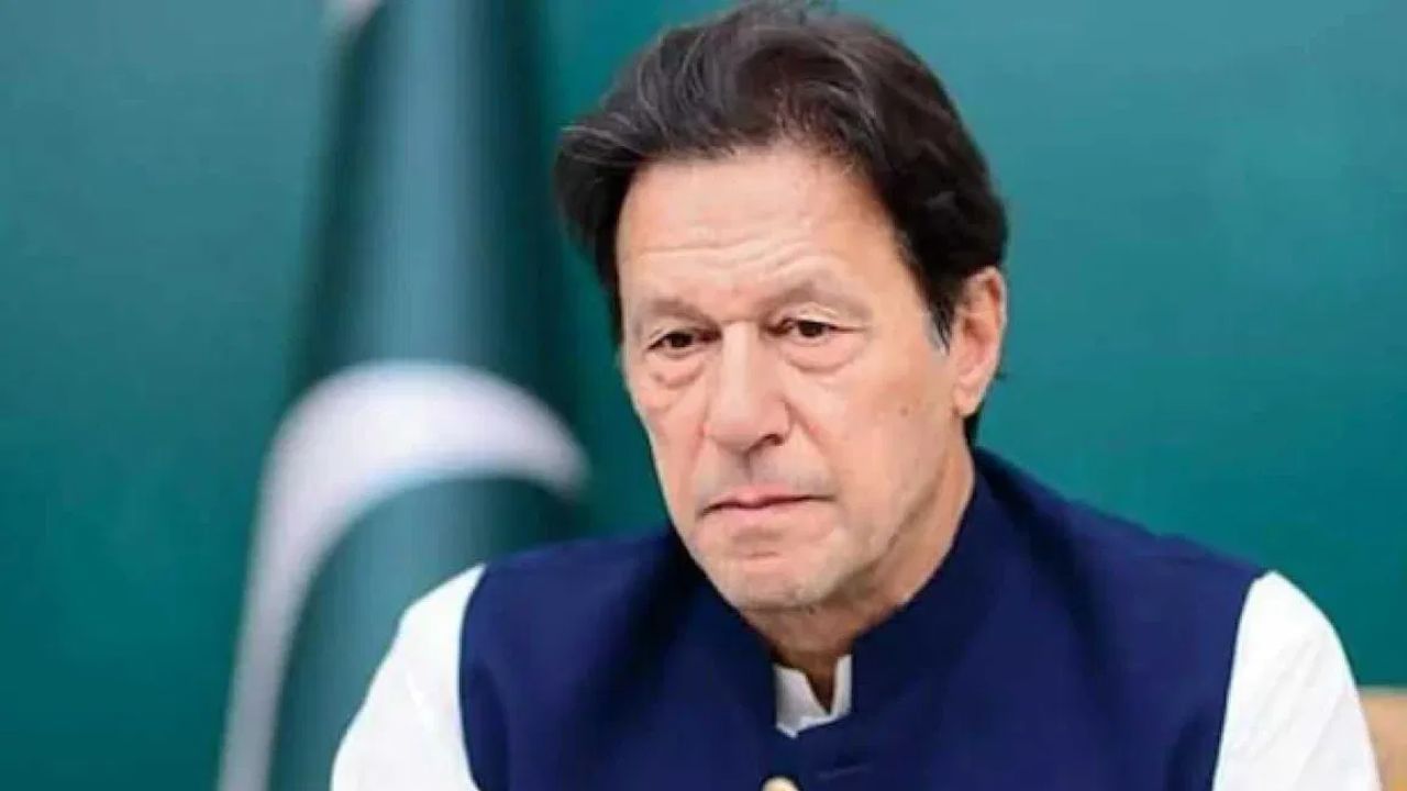PTI ਦੀ ਮਹਿਲਾ ਸਮਰਥਕਾਂ ਨਾਲ ਜੇਲ੍ਹ ‘ਚ ਜਬਰ ਜਨਾਹ !: ਇਲਜ਼ਾਮਾਂ ਤੋਂ ਘਬਰਾਏ ਗ੍ਰਹਿ ਮੰਤਰੀ ਨੇ ਕੀਤੀ ਪ੍ਰੈੱਸ ਕਾਨਫਰੰਸ, ਇਮਰਾਨ ਨੇ ਘੇਰੀ ਸਰਕਾਰ PTI ਦੀ ਮਹਿਲਾ ਸਮਰਥਕਾਂ ਨਾਲ ਜੇਲ੍ਹ ‘ਚ ਜਬਰ ਜਨਾਹ !: ਇਲਜ਼ਾਮਾਂ ਤੋਂ ਘਬਰਾਏ ਗ੍ਰਹਿ ਮੰਤਰੀ ਨੇ ਕੀਤੀ ਪ੍ਰੈੱਸ ਕਾਨਫਰੰਸ, ਇਮਰਾਨ ਨੇ ਘੇਰੀ ਸਰਕਾਰ