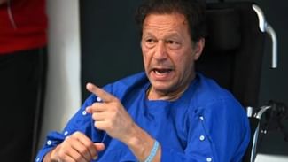Imran Khan ਦੀ ਲੱਤ ‘ਚ ਫਰੈਕਚਰ ਨਹੀਂ, ਪਿਸ਼ਾਬ ਦੇ ਨਮੂਨੇ ‘ਚ ਮਿਲੀ ਕੋਕੀਨ, ਪਾਕਿ ਸਿਹਤ ਮੰਤਰੀ ਦਾ ਦਾਅਵਾ Imran Khan ਦੀ ਲੱਤ ‘ਚ ਫਰੈਕਚਰ ਨਹੀਂ, ਪਿਸ਼ਾਬ ਦੇ ਨਮੂਨੇ ‘ਚ ਮਿਲੀ ਕੋਕੀਨ, ਪਾਕਿ ਸਿਹਤ ਮੰਤਰੀ ਦਾ ਦਾਅਵਾ
