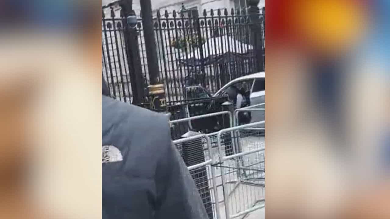 UK PM Rishi Sunak ਦੀ ਰਿਹਾਇਸ਼ ਡਾਊਨਿੰਗ ਸਟਰੀਟ ਦੇ ਗੇਟ ਨਾਲ ਟਕਰਾਈ ਕਾਰ, ਡਰਾਈਵਰ ਗ੍ਰਿਫ਼ਤਾਰ