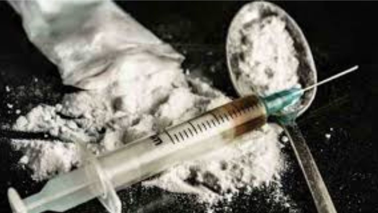 Addiction is Dangerous: ਬਰਨਾਲਾ ‘ਚ ਨਸ਼ੇ ਨੇ ਲਈ ਇੱਕ ਹੋਰ ਸਖਸ਼ ਦੀ ਜਾਨ, ਦੋ ‘ਤੇ ਲੱਗੇ ਓਵਰਡੋਜ ਦੇਣ ਦੇ ਇਲਜ਼ਾਮ Addiction is Dangerous: ਬਰਨਾਲਾ ‘ਚ ਨਸ਼ੇ ਨੇ ਲਈ ਇੱਕ ਹੋਰ ਸਖਸ਼ ਦੀ ਜਾਨ, ਦੋ ‘ਤੇ ਲੱਗੇ ਓਵਰਡੋਜ ਦੇਣ ਦੇ ਇਲਜ਼ਾਮ