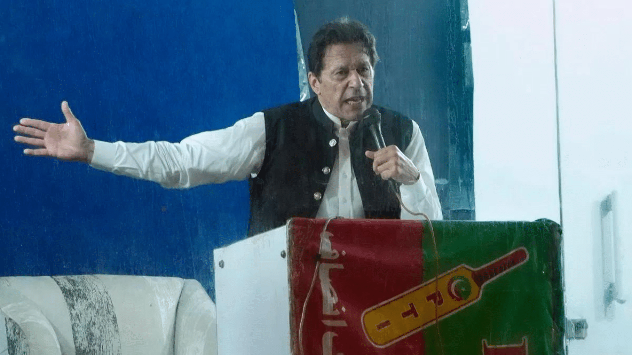 Imran Khan: ਮੈਂ ਪਾਕਿਸਤਾਨ ਛੱਡ ਕੇ ਨਹੀਂ ਜਾਵਾਂਗਾ, ਤਬਾਹੀ ਦੀ ਰਾਹ ‘ਤੇ ਪਾਕਿਸਤਾਨ, ਇਮਰਾਨ ਖਾਨ ਦੀ ਮੁੜ ਫੌਜ ਨੂੰ ਚੁਣੌਤੀ Imran Khan: ਮੈਂ ਪਾਕਿਸਤਾਨ ਛੱਡ ਕੇ ਨਹੀਂ ਜਾਵਾਂਗਾ, ਤਬਾਹੀ ਦੀ ਰਾਹ ‘ਤੇ ਪਾਕਿਸਤਾਨ, ਇਮਰਾਨ ਖਾਨ ਦੀ ਮੁੜ ਫੌਜ ਨੂੰ ਚੁਣੌਤੀ