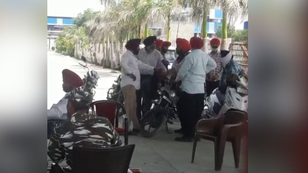 Income Tax Raid: ਸ਼ਰਾਬ ਕਾਰੋਬਾਰੀ ਦੀਪ ਮਲਹੋਤਰਾ ਦੇ ਟਿਕਾਣਿਆਂ ‘ਤੇ ਇਨਕਮ ਟੈਕਸ ਦੀ ਛਾਪੇਮਾਰੀ Income Tax Raid: ਸ਼ਰਾਬ ਕਾਰੋਬਾਰੀ ਦੀਪ ਮਲਹੋਤਰਾ ਦੇ ਟਿਕਾਣਿਆਂ ‘ਤੇ ਇਨਕਮ ਟੈਕਸ ਦੀ ਛਾਪੇਮਾਰੀ