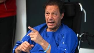 Imran Khan Health: ਮੁਸੀਬਤਾਂ ਵਿੱਚ ਪਾਕਿਸਤਾਨ ਦੇ ਸਾਬਕਾ ਪੀਐੱਮ ਇਮਰਾਨ ਖਾਨ, ਗੰਭੀਰ ਹਾਲਤ ‘ਚ ਹਸਪਤਾਲ ਦਾਖਲ Imran Khan Health: ਮੁਸੀਬਤਾਂ ਵਿੱਚ ਪਾਕਿਸਤਾਨ ਦੇ ਸਾਬਕਾ ਪੀਐੱਮ ਇਮਰਾਨ ਖਾਨ, ਗੰਭੀਰ ਹਾਲਤ ‘ਚ ਹਸਪਤਾਲ ਦਾਖਲ