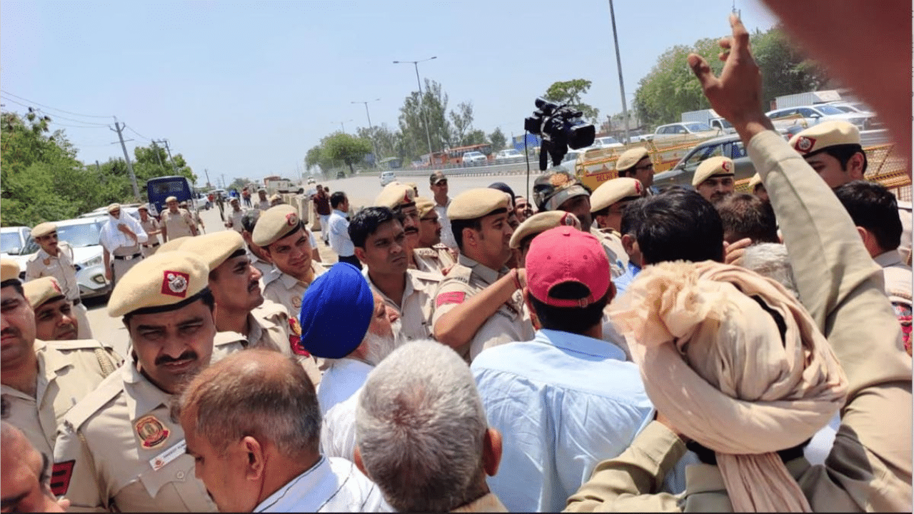 Rail Roko Protest: ਦਿੱਲੀ ‘ਚ ਪਹਿਲਵਾਨਾਂ ਨਾਲ ਹੋਈ ਬਦਸਲੂਕੀ ਖਿਲਾਫ਼ ਕਿਸਾਨ ਮਜ਼ਦੂਰ ਜਥੇਬੰਦੀ ਵੱਲੋਂ ਕੱਲ੍ਹ ਪੰਜਾਬ ਵਿੱਚ ਰੇਲਾਂ ਰੋਕਣ ਦਾ ਐਲਾਨ Rail Roko Protest: ਦਿੱਲੀ ‘ਚ ਪਹਿਲਵਾਨਾਂ ਨਾਲ ਹੋਈ ਬਦਸਲੂਕੀ ਖਿਲਾਫ਼ ਕਿਸਾਨ ਮਜ਼ਦੂਰ ਜਥੇਬੰਦੀ ਵੱਲੋਂ ਕੱਲ੍ਹ ਪੰਜਾਬ ਵਿੱਚ ਰੇਲਾਂ ਰੋਕਣ ਦਾ ਐਲਾਨ