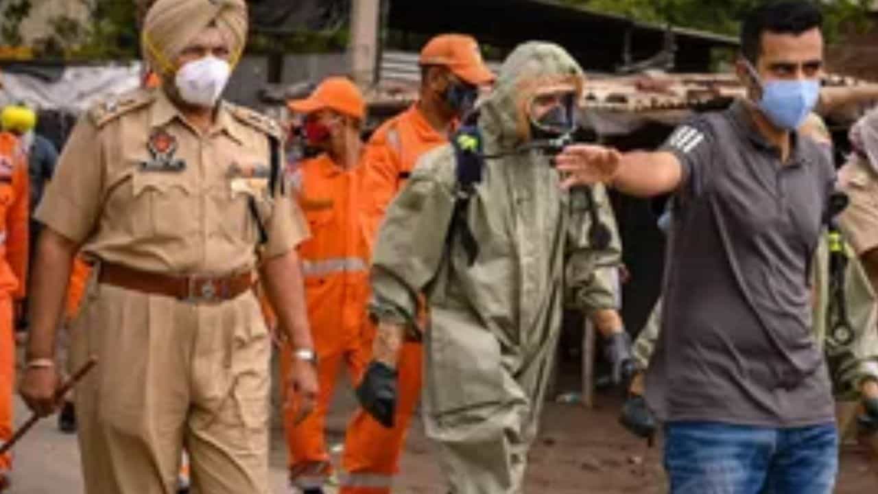 ਲੁਧਿਆਣਾ ਗੈਸ ਹਾਦਸਾ: SIT ਅਧਿਕਾਰੀ ਮੌਕੇ ਤੇ ਪਹੁੰਚੇ, ਕਈ ਉਦਯੋਗਿਕ ਇਕਾਈਆਂ ਦੇ ਮਾਲਕਾਂ ਤੋਂ ਪੁੱਛਗਿੱਛ