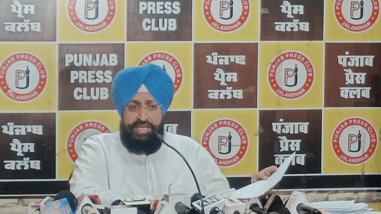 Minister Video Viral: ਮੰਤਰੀ ਕਟਾਰੂਚੱਕ ਕਥਿਤ ਵੀਡੀਓ ਮਾਮਲੇ ‘ਚ ਪੁਲਿਸ ਨੇ ਬਣਾਈ SIT, ਕਾਂਗਰਸ ਨੇ ਚੁੱਕੇ ਸਵਾਲ Minister Video Viral: ਮੰਤਰੀ ਕਟਾਰੂਚੱਕ ਕਥਿਤ ਵੀਡੀਓ ਮਾਮਲੇ ‘ਚ ਪੁਲਿਸ ਨੇ ਬਣਾਈ SIT, ਕਾਂਗਰਸ ਨੇ ਚੁੱਕੇ ਸਵਾਲ