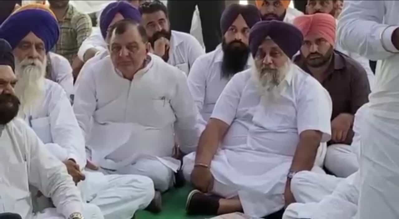 Akali Dal Protest: ਪਾਣੀਆਂ ਦੇ ਮੁੱਦੇ ਤੇ ਮੁੜ ਗਰਮਾਈ ਸਿਆਸਤ, ਸੁਖਬੀਰ ਸਿੰਘ ਬਾਦਲ ਦੀ ਅਗਵਾਈ ਚ ਧਰਨਾ ਪ੍ਰਦਰਸ਼ਨ