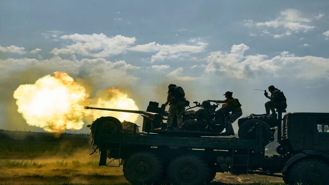 Russia Ukraine War: ਯੂਕਰੇਨੀ ਹਮਲਿਆਂ ਕਾਰਨ ਪੁਤਿਨ ਨੂੰ ਆਉਣ ਲੱਗਾ ਪਸੀਨਾ ? ਸਰਹੱਦ ‘ਤੇ ਮੁਸਤੈਦੀ ਵਧਾਉਣ ਦੇ ਦਿੱਤੇ ਹੁਕਮ Russia Ukraine War: ਯੂਕਰੇਨੀ ਹਮਲਿਆਂ ਕਾਰਨ ਪੁਤਿਨ ਨੂੰ ਆਉਣ ਲੱਗਾ ਪਸੀਨਾ ? ਸਰਹੱਦ ‘ਤੇ ਮੁਸਤੈਦੀ ਵਧਾਉਣ ਦੇ ਦਿੱਤੇ ਹੁਕਮ