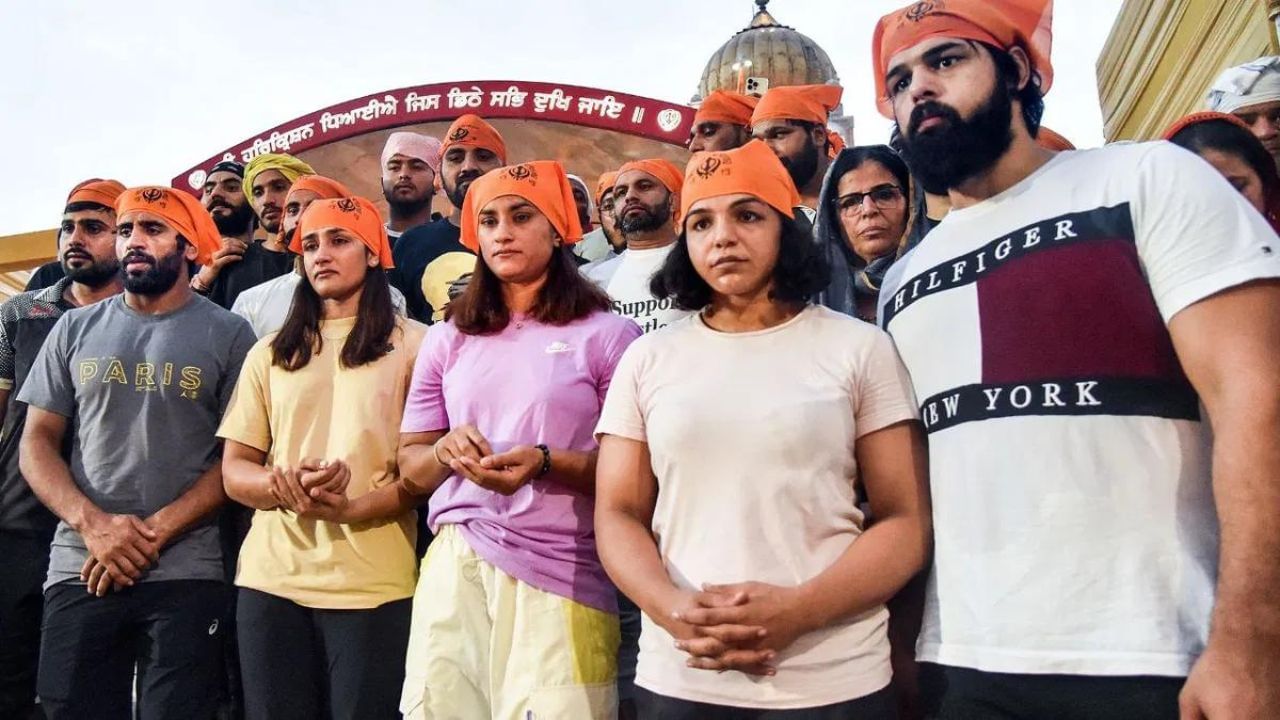 UWW ਨੇ WFI ‘ਤੇ ਬੈਨ ਕੀਤਾ ਤਾਂ ਦੇਸ਼ ਦੀ ਨੁਮਾਇੰਦਗੀ ਨਹੀਂ ਕਰ ਸਕਣਗੇ ਪਹਿਲਵਾਨ, ਇਹ ਹੋਵੇਗਾ ਅਸਰ UWW ਨੇ WFI ‘ਤੇ ਬੈਨ ਕੀਤਾ ਤਾਂ ਦੇਸ਼ ਦੀ ਨੁਮਾਇੰਦਗੀ ਨਹੀਂ ਕਰ ਸਕਣਗੇ ਪਹਿਲਵਾਨ, ਇਹ ਹੋਵੇਗਾ ਅਸਰ