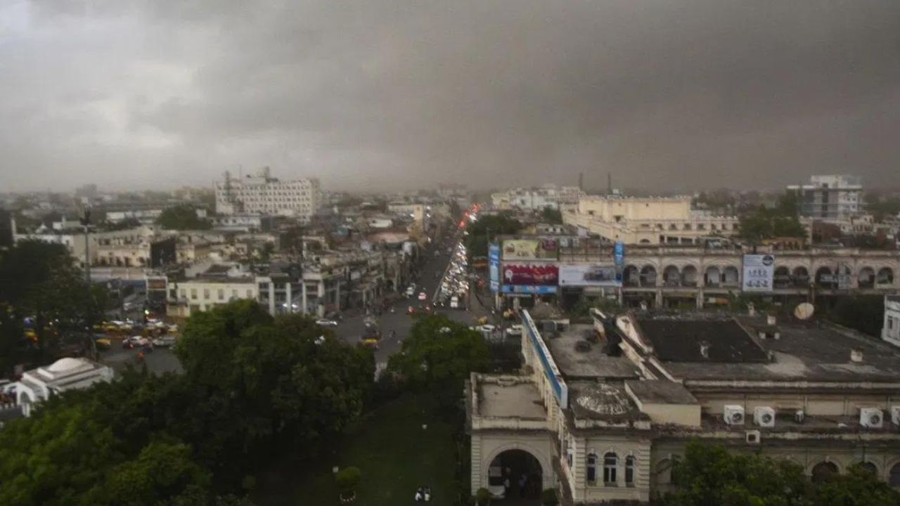 Weather Update: ਉੱਤਰ ਭਾਰਤ ‘ਚ ਬਦਲਿਆ ਮੌਸਮ ਦਾ ਮਿਜ਼ਾਜ, ਦਿੱਲੀ-NCR ‘ਚ ਤੂਫਾਨੀ ਬਾਰਿਸ਼, ਪੰਜਾਬ ਦੇ 11 ਜ਼ਿਲ੍ਹਿਆਂ ‘ਚ ਅਲਰਟ ਜਾਰੀ Weather Update: ਉੱਤਰ ਭਾਰਤ ‘ਚ ਬਦਲਿਆ ਮੌਸਮ ਦਾ ਮਿਜ਼ਾਜ, ਦਿੱਲੀ-NCR ‘ਚ ਤੂਫਾਨੀ ਬਾਰਿਸ਼, ਪੰਜਾਬ ਦੇ 11 ਜ਼ਿਲ੍ਹਿਆਂ ‘ਚ ਅਲਰਟ ਜਾਰੀ