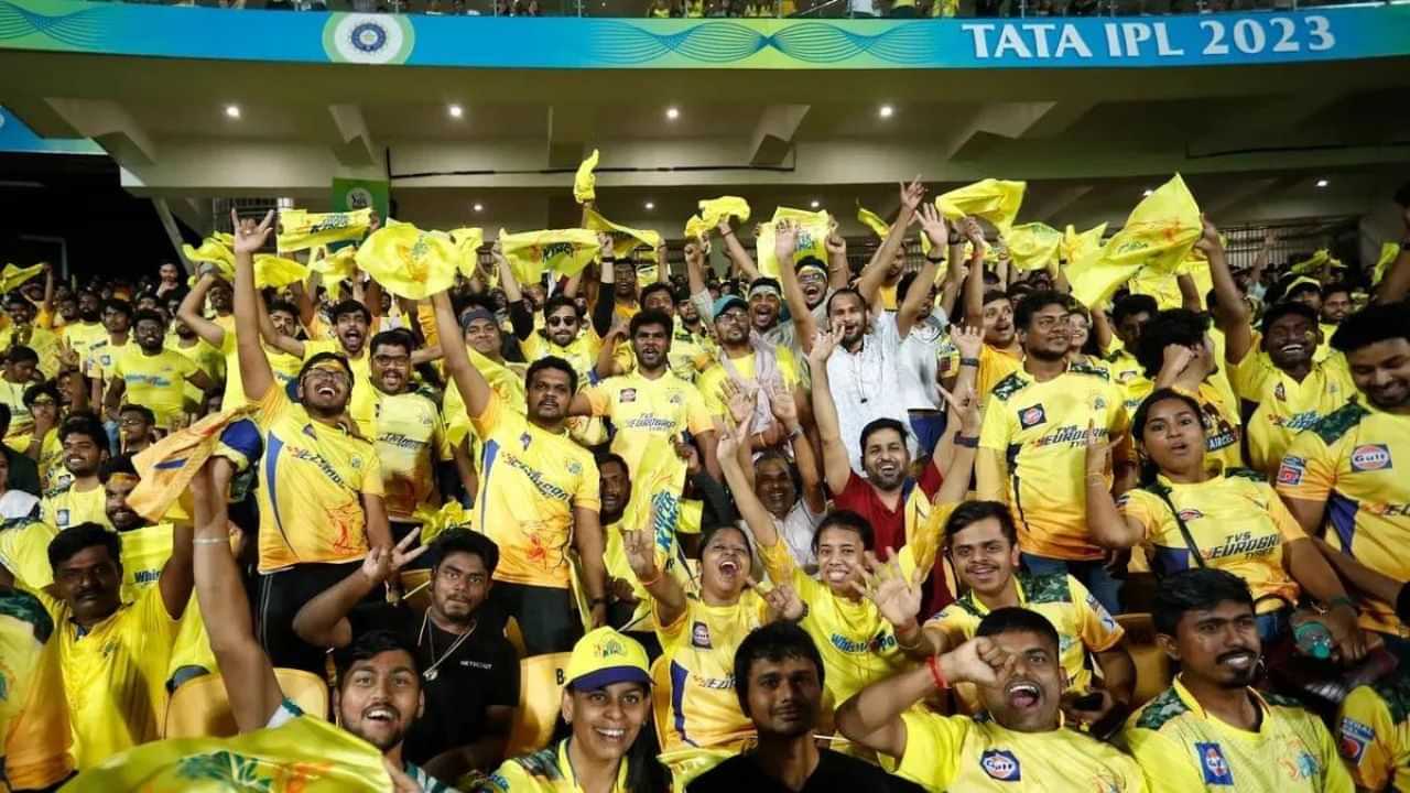 CSK vs GT, IPL 2023: ਐਮਐਸ ਧੋਨੀ ਲਈ ਜ਼ਮੀਨ ਤੇ ਸੁੱਤੇ ਫੈਂਸ, ਇਹ ਵੀਡੀਓ ਦੇਖ ਕੇ ਪਸੀਜ ਜਾਵੇਗਾ ਦਿਲ