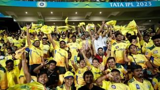 CSK vs GT, IPL 2023: ਐਮਐਸ ਧੋਨੀ ਲਈ ਜ਼ਮੀਨ ‘ਤੇ ਸੁੱਤੇ ਫੈਂਸ, ਇਹ ਵੀਡੀਓ ਦੇਖ ਕੇ ਪਸੀਜ ਜਾਵੇਗਾ ਦਿਲ