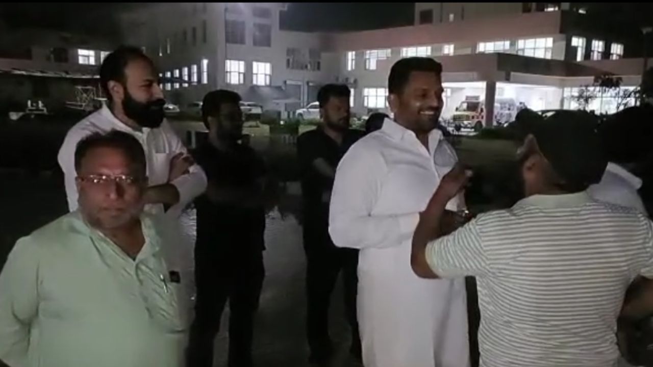 Fazilka ‘ਚ ਨਵੀਂ ਟਰੱਕ ਆਪਰੇਟਰ ਯੂਨੀਅਨ ਬਣਨ ਦੇ ਕਾਰਨ ਵਧਿਆ ਤਣਾਅ ਦਾ ਮਾਹੌਲ Fazilka ‘ਚ ਨਵੀਂ ਟਰੱਕ ਆਪਰੇਟਰ ਯੂਨੀਅਨ ਬਣਨ ਦੇ ਕਾਰਨ ਵਧਿਆ ਤਣਾਅ ਦਾ ਮਾਹੌਲ