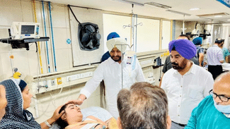 School Bus Accident: ਲੁਧਿਆਣਾ ਦੇ ਐਮਪੀ ਰਵਨੀਤ ਬਿੱਟੂ ਨੇ ਹਸਪਤਾਲ ਜਾ ਕੇ ਜਾਣਿਆਂ ਜ਼ਖ਼ਮੀ ਬੱਚਿਆਂ ਦਾ ਹਾਲ, ਮਦਦ ਦਾ ਦਿੱਤਾ ਭਰੋਸਾ School Bus Accident: ਲੁਧਿਆਣਾ ਦੇ ਐਮਪੀ ਰਵਨੀਤ ਬਿੱਟੂ ਨੇ ਹਸਪਤਾਲ ਜਾ ਕੇ ਜਾਣਿਆਂ ਜ਼ਖ਼ਮੀ ਬੱਚਿਆਂ ਦਾ ਹਾਲ, ਮਦਦ ਦਾ ਦਿੱਤਾ ਭਰੋਸਾ