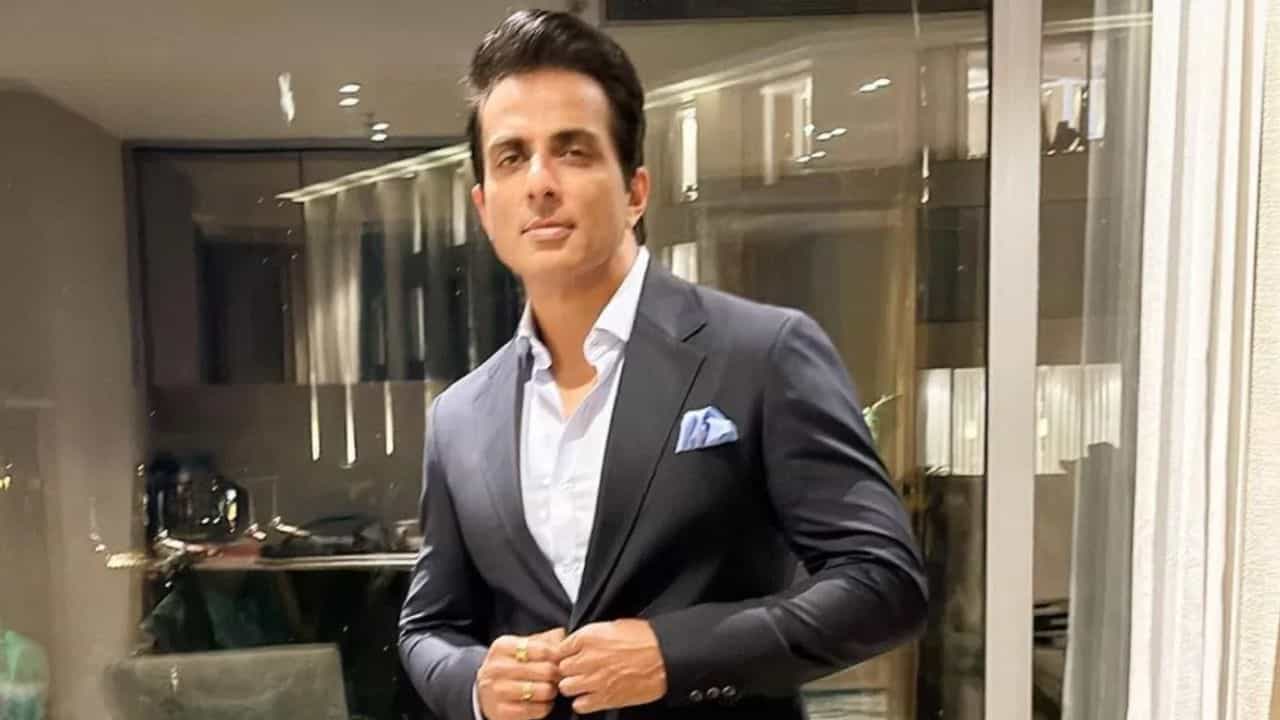 ਅਦਾਕਾਰ ਸੋਨੂੰ ਸੂਦ ਨੇ ਪੰਜਾਬ ਦੇ ਹੜ੍ਹ ਪੀੜਤਾਂ ਲਈ ਵਧਾਏ ਮਦਦ ਦੇ ਹੱਥ, ਸ਼ੁਰੂ ਕੀਤੀ ਹੈਲਪਲਾਈਨ, ਟਵੀਟ ਕਰ ਦਿੱਤੀ ਜਾਣਕਾਰੀ